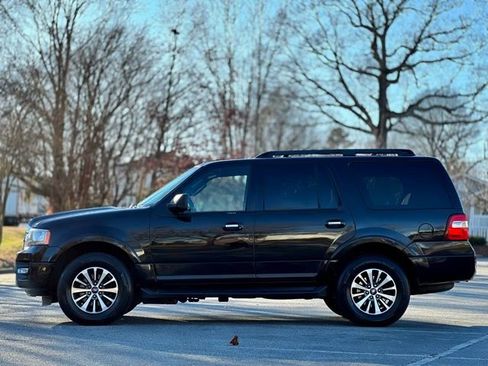 Used 2017 Ford Expedition XLT image 8