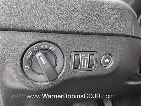 Used 2019 Dodge Charger SXT image 27