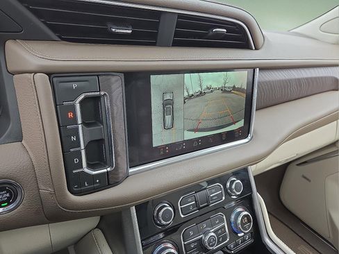 Used 2023 GMC Yukon Denali w/ Denali Reserve Package image 18