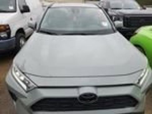 Used 2021 Toyota RAV4 XLE Premium image 7