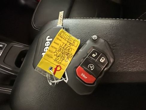 Used 2023 Jeep Wrangler Unlimited Sahara w/ Cold Weather Group AWD/4WD image 20
