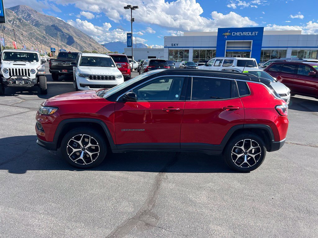 Used 2025 Jeep Compass Limited AWD/4WD image 13