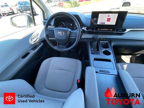 Certified 2026 Toyota Sienna LE FWD image 32
