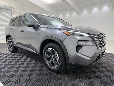 Used 2024 Nissan Rogue SV FWD image 1