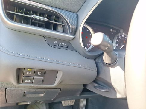 Used 2024 Toyota Highlander LE image 18