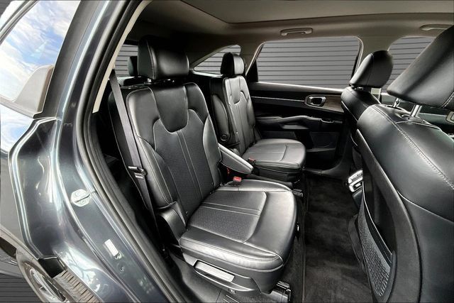 Used 2023 Kia Sorento EX w/ Panoramic Sunroof Package FWD image 24