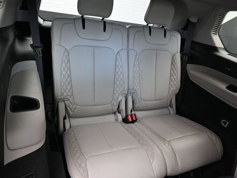 Used 2023 Jeep Grand Cherokee L Summit w/ Luxury Tech Group V image 50