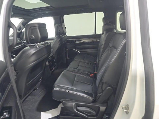 Used 2024 Jeep Wagoneer Series II AWD/4WD image 11