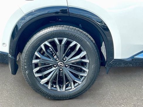 Certified 2024 Nissan Rogue Platinum w/ Platinum Premium Package FWD image 32