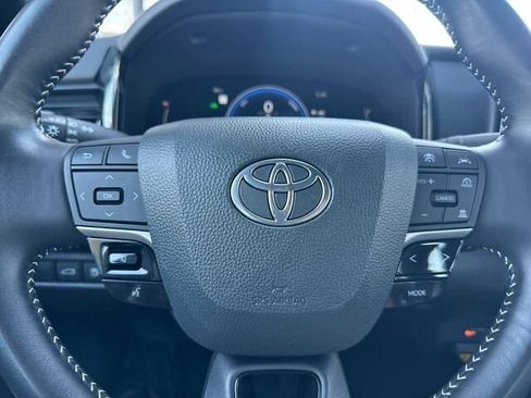 Used 2025 Toyota Camry SE w/ Convenience Package FWD image 27