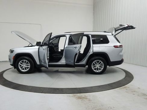 Used 2021 Jeep Grand Cherokee L Laredo w/ Luxury Tech Group I AWD/4WD image 12