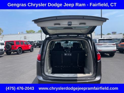 Used 2020 Chrysler Pacifica Touring-L Plus FWD image 33
