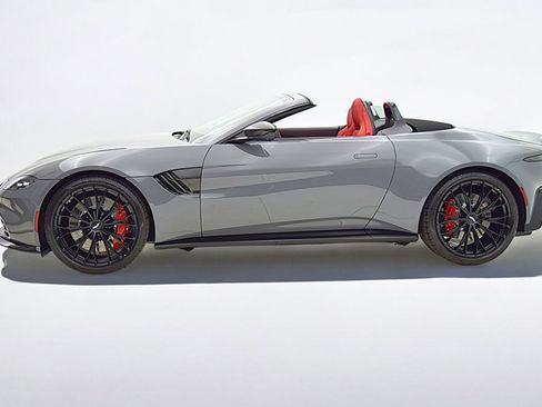 Used 2023 Aston Martin V8 Vantage Roadster image 3