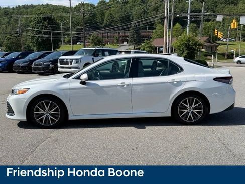 Used 2022 Toyota Camry XLE FWD image 8