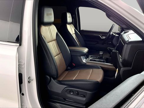 Certified 2024 Chevrolet Silverado 1500 High Country w/ Technology Package AWD/4WD image 9