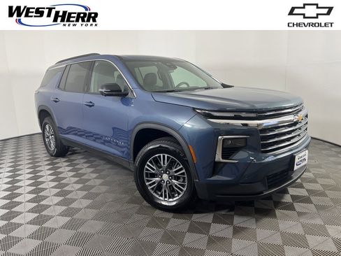 Certified 2024 Chevrolet Traverse LT image 1