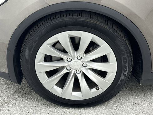 Used 2016 Tesla Model X 90D image 40