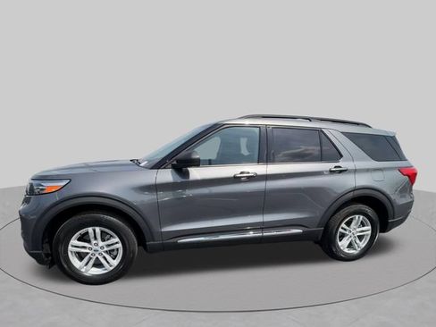 Used 2024 Ford Explorer XLT AWD/4WD image 4