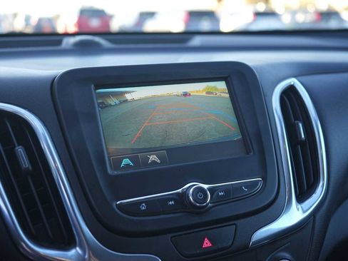 Used 2018 Chevrolet Equinox LT image 23