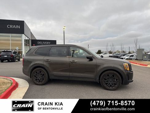 Used 2021 Kia Telluride SX w/ SX Prestige Package image 3