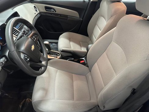 Used 2015 Chevrolet Cruze LT image 10