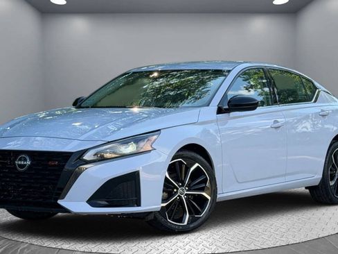 Used 2023 Nissan Altima 2.5 SR AWD/4WD image 1
