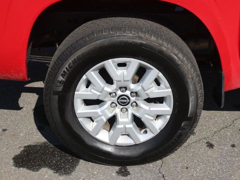 Used 2023 Nissan Frontier SV image 34