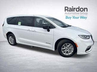Used 2024 Chrysler Pacifica Touring FWD 360° Tour