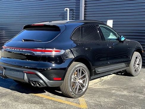 Certified 2026 Porsche Macan AWD/4WD image 10