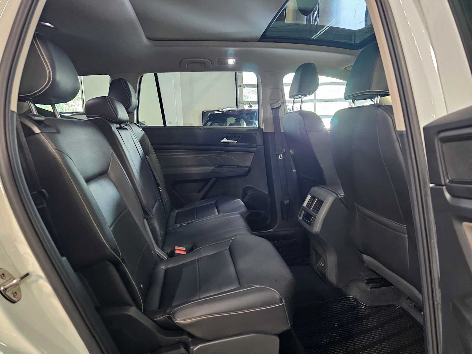 Used 2023 Volkswagen Atlas SE w/ Panoramic Sunroof Package AWD/4WD image 12