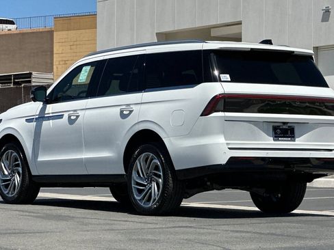 New 2026 Lincoln Navigator Reserve AWD/4WD image 5