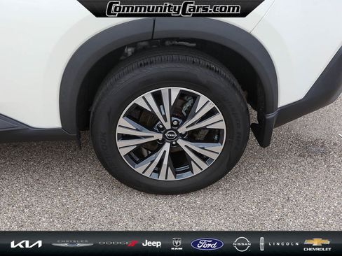 Used 2023 Nissan Rogue SV w/ SV Premium Package image 3