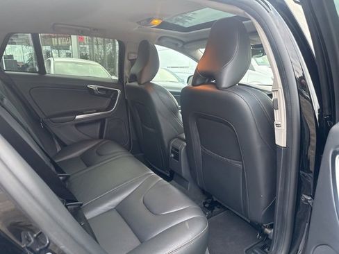 Used 2015 Volvo V60 T5 Cross Country image 23