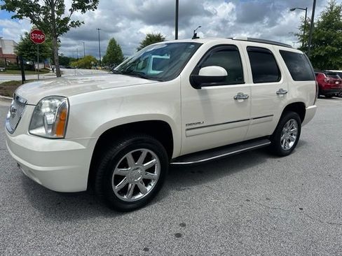 Used 2013 GMC Yukon Denali RWD image 1