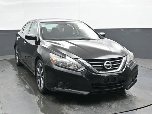 Used 2017 Nissan Altima 2.5 SR FWD image 4