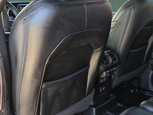 Used 2019 Jeep Wrangler Unlimited Sahara w/ Uconnect 4C Nav & Sound Group AWD/4WD image 32