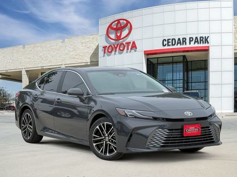 Used 2025 Toyota Camry XLE FWD image 1