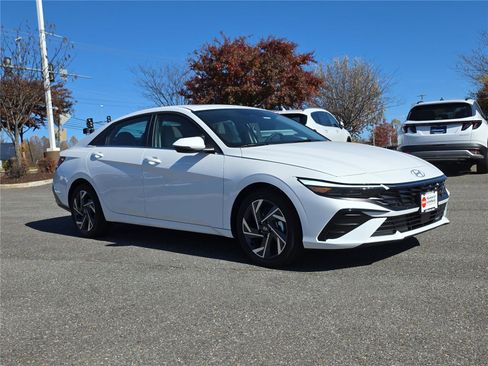 New 2026 Hyundai Elantra Limited FWD image 2