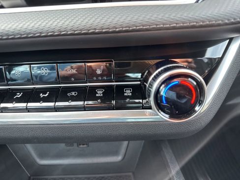 New 2026 Chevrolet Equinox LT w/ Convenience Package II image 18