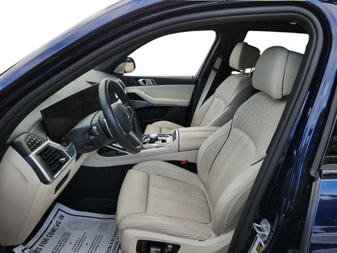 Used 2025 BMW X7 M60i image 21