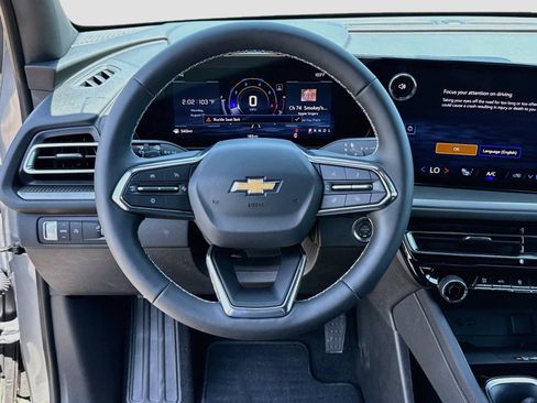 Used 2026 Chevrolet Traverse LT w/ Driver Confidence Package FWD image 12