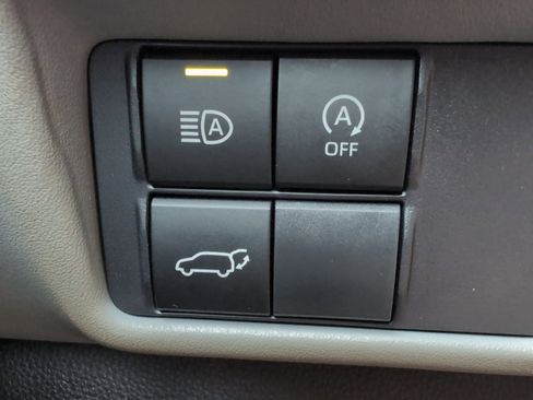 Used 2023 Toyota Highlander XLE FWD image 37