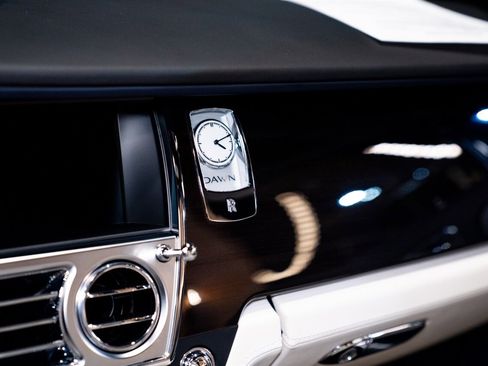 Used 2019 Rolls-Royce Dawn image 21