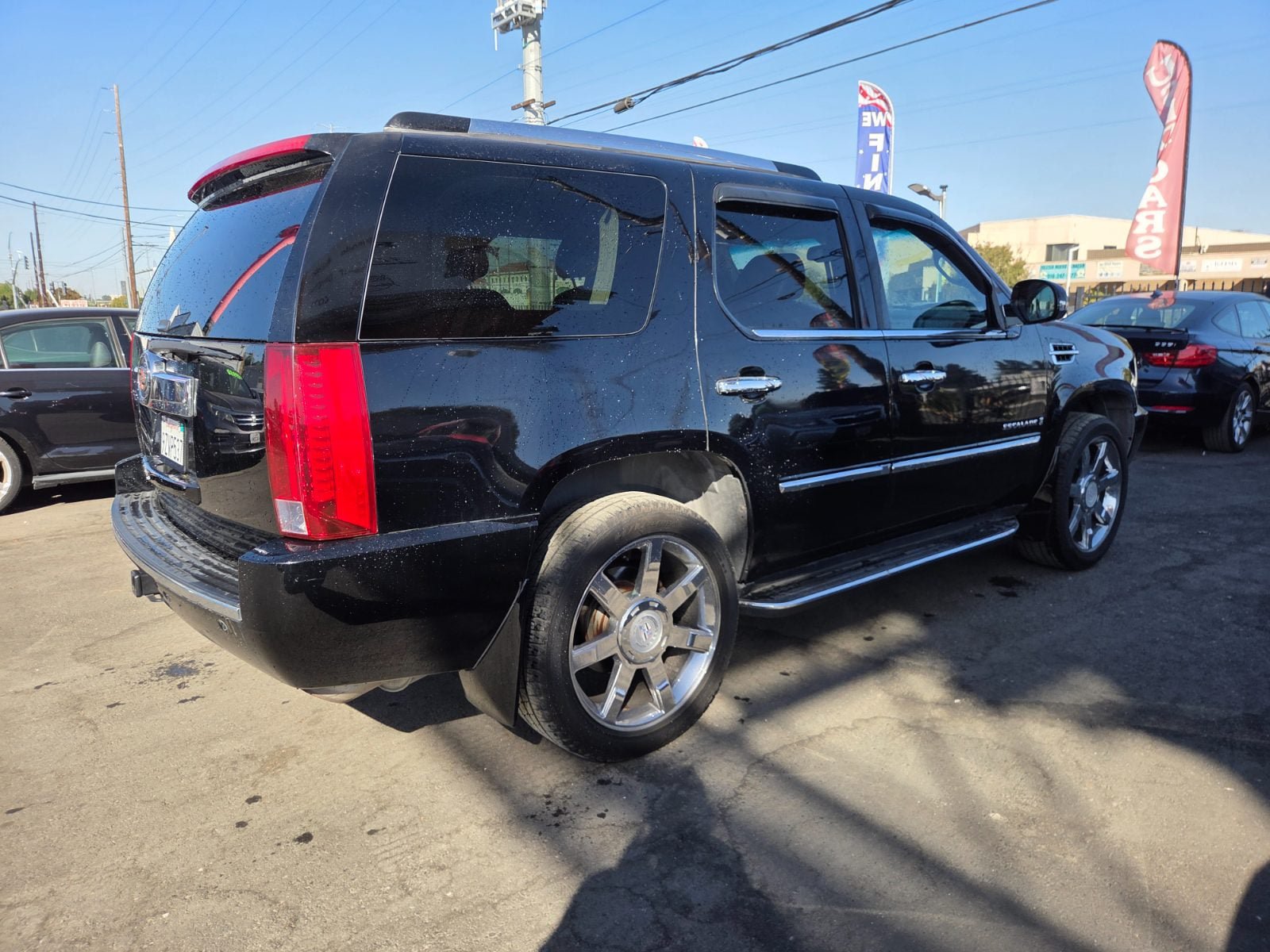 Used 2007 Cadillac Escalade AWD w/ Information Package image 4