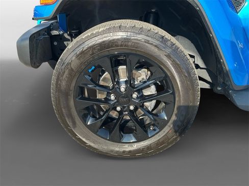 Used 2023 Jeep Wrangler Unlimited Sahara w/ Cold Weather Group image 14