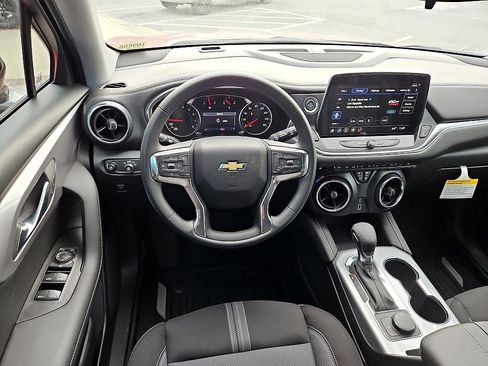 New 2025 Chevrolet Blazer LT image 12