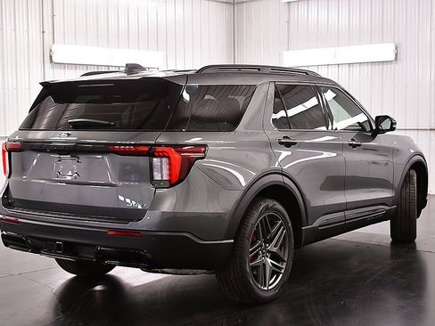 New 2026 Ford Explorer ST-Line w/ ST-Line Street Pack image 7