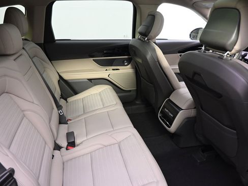 New 2025 Lincoln Nautilus Reserve image 18