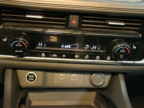 Used 2021 Nissan Rogue SV image 26