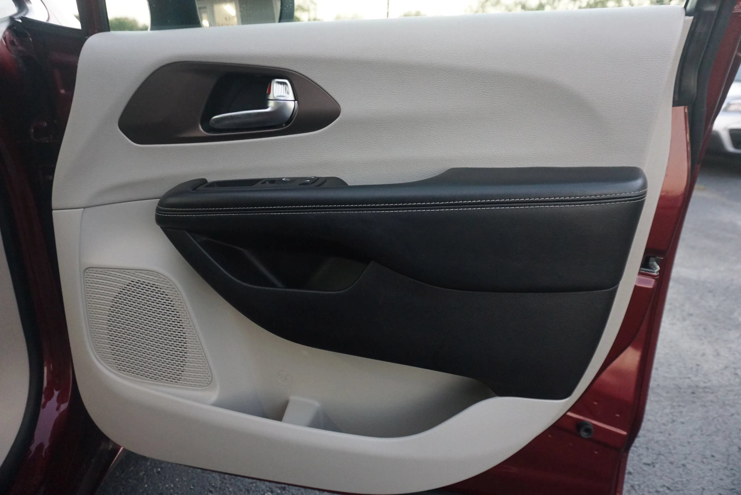 Used 2021 Chrysler Voyager Lxi FWD image 21
